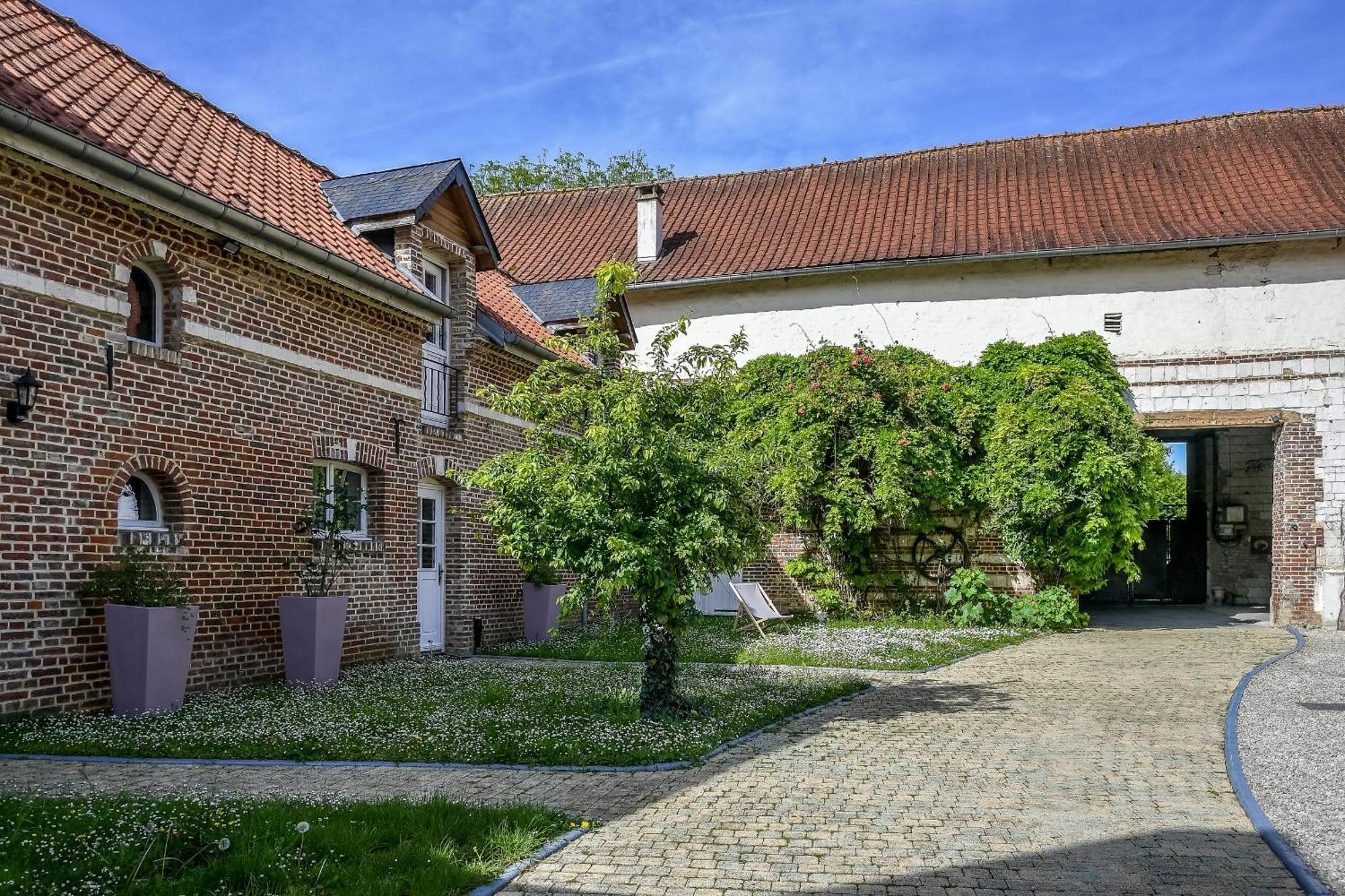 Le Relais Du Beffroi & Spa Saint-Riquier Eksteriør billede